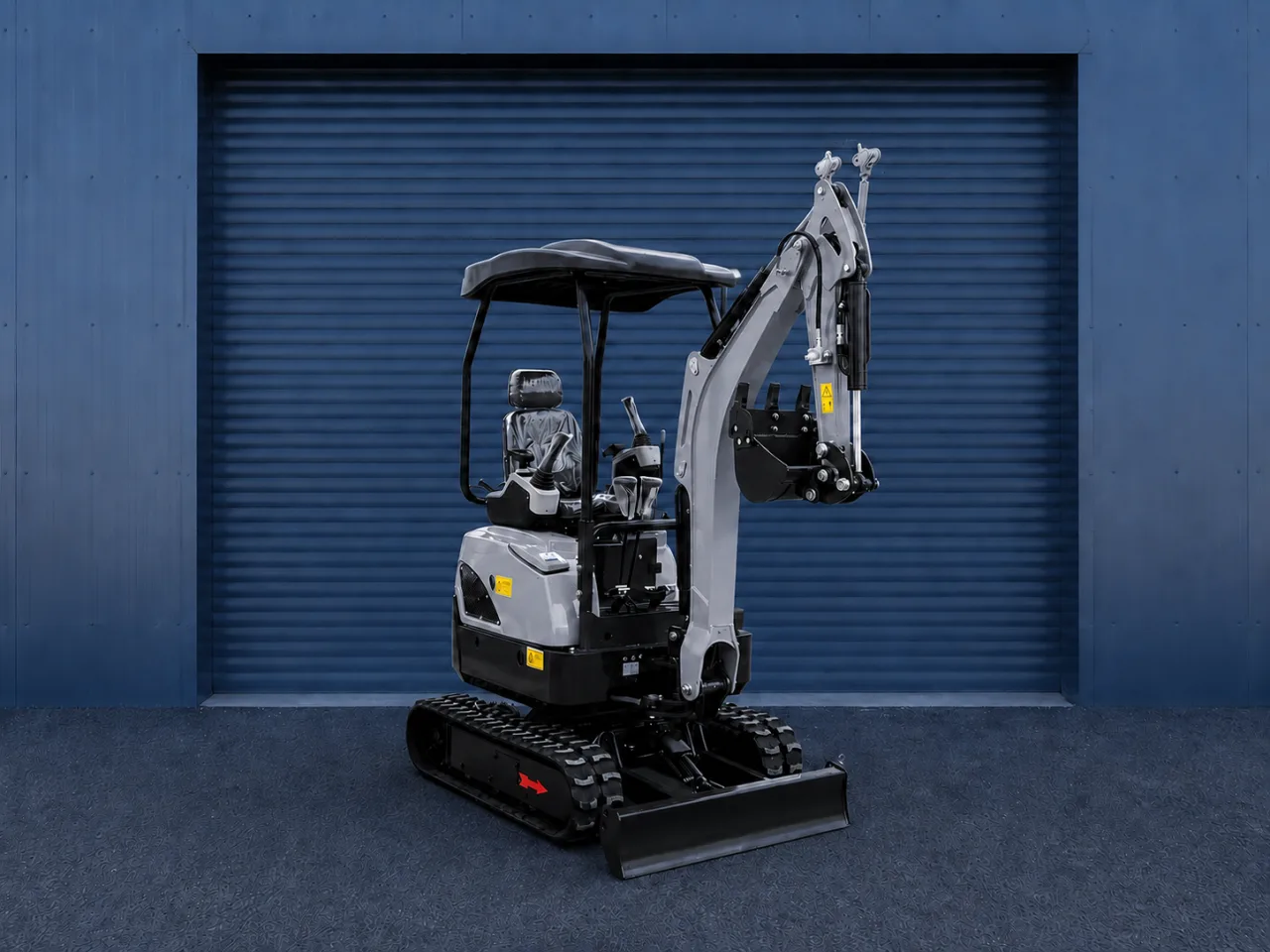 Mini-pelle Xcavator XC15P, vue trois-quarts arrière droite